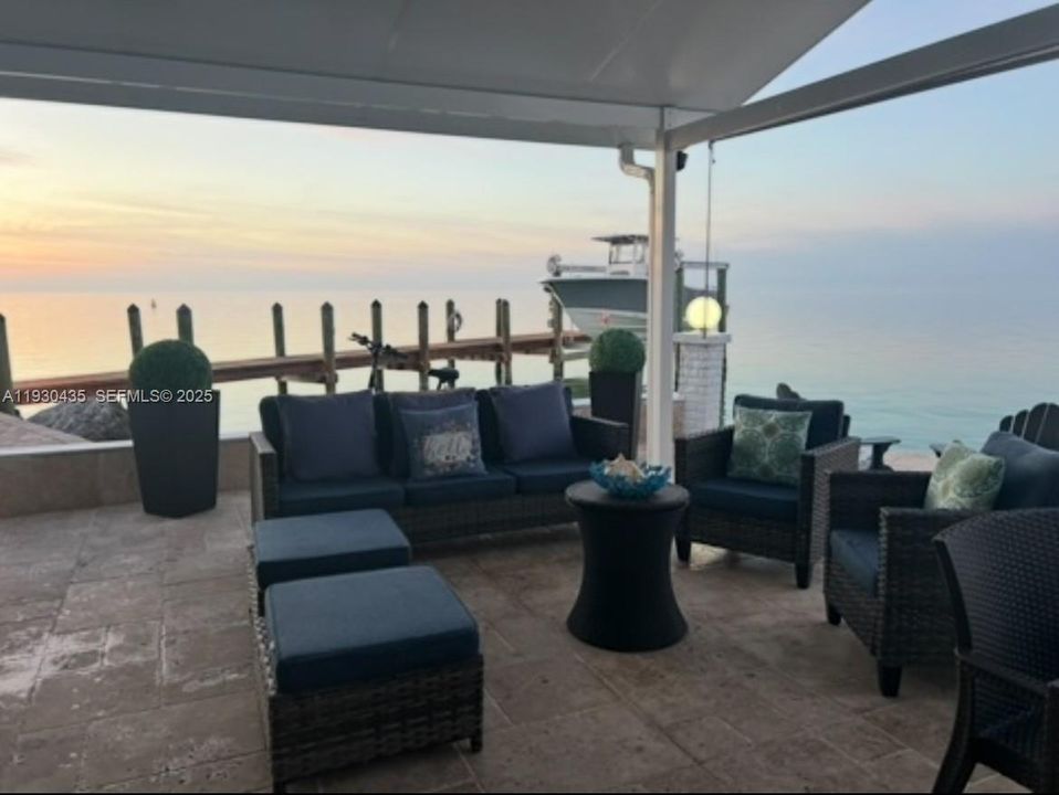 На продажу: $1,499,000 (2 спален, 2 ванн, 888 Квадратных фут)