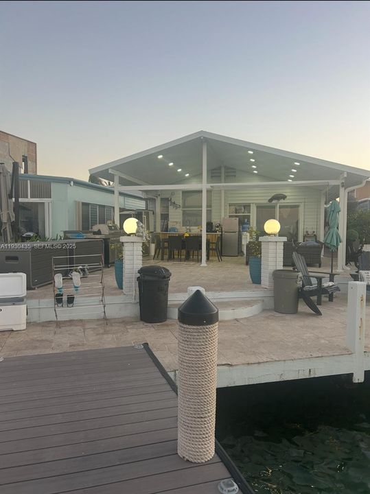 На продажу: $1,499,000 (2 спален, 2 ванн, 888 Квадратных фут)