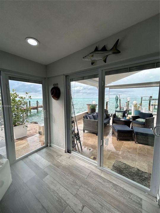 На продажу: $1,499,000 (2 спален, 2 ванн, 888 Квадратных фут)