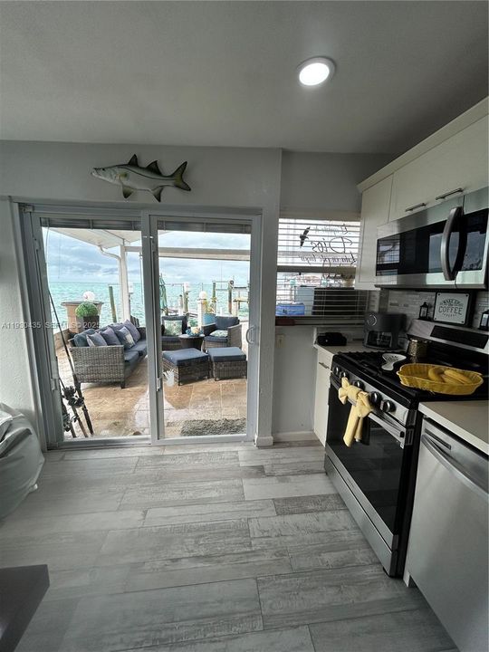 На продажу: $1,499,000 (2 спален, 2 ванн, 888 Квадратных фут)