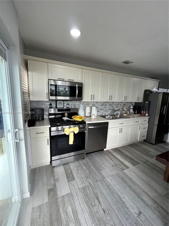 На продажу: $1,499,000 (2 спален, 2 ванн, 888 Квадратных фут)