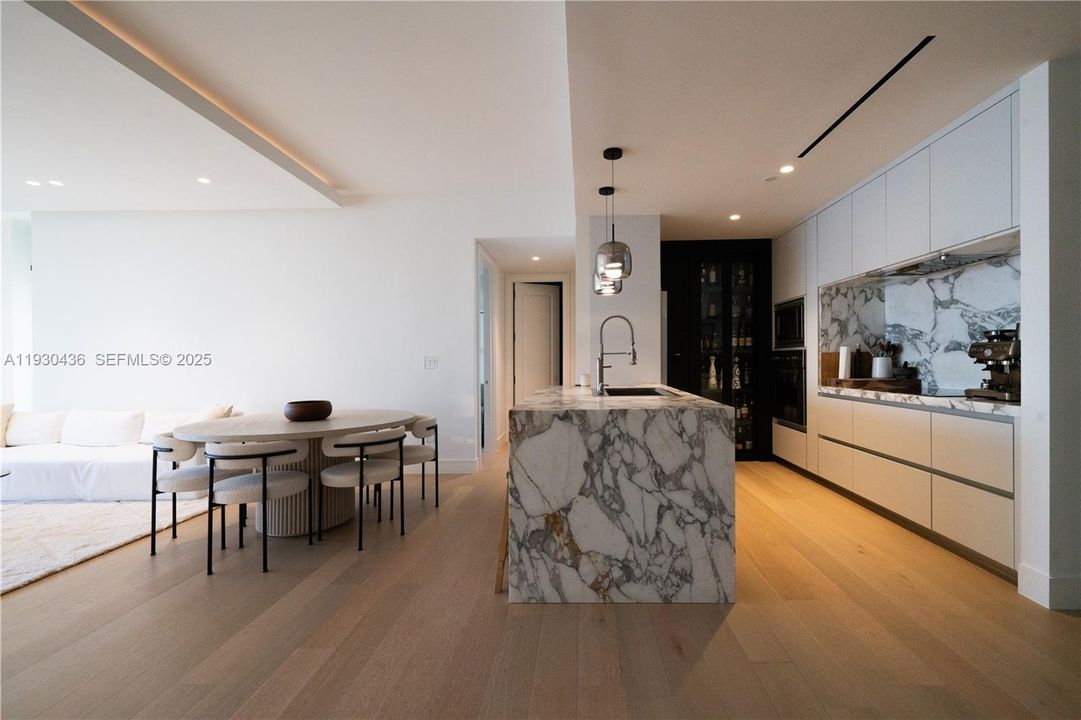 En Venta: $2,995,000 (2 camas, 2 baños, 1579 Pies cuadrados)