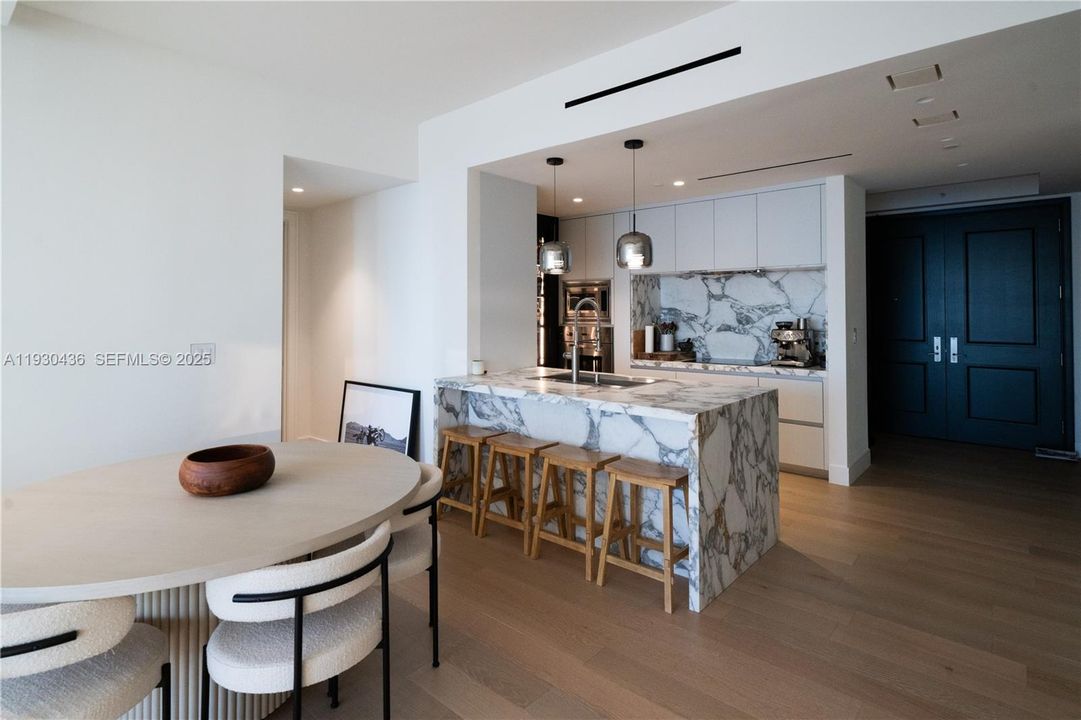 En Venta: $2,995,000 (2 camas, 2 baños, 1579 Pies cuadrados)