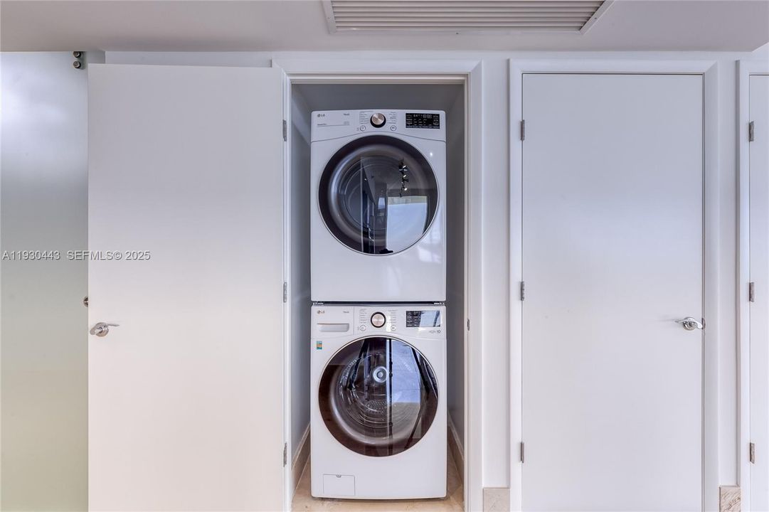 В аренду: $10,500 (3 спален, 3 ванн, 2165 Квадратных фут)