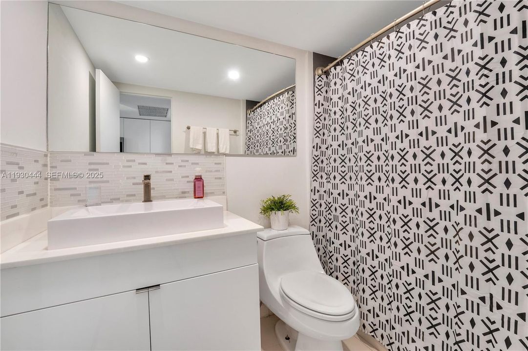 For Sale: $200,000 (0 beds, 1 baths, 360 Square Feet)