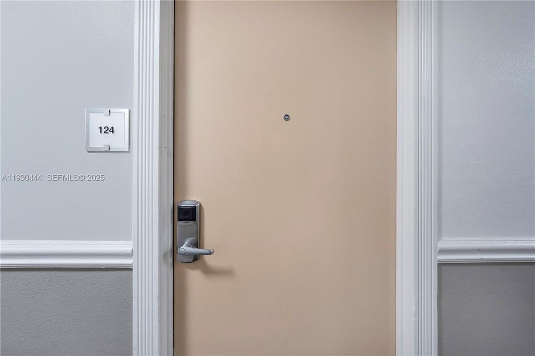 For Sale: $200,000 (0 beds, 1 baths, 360 Square Feet)