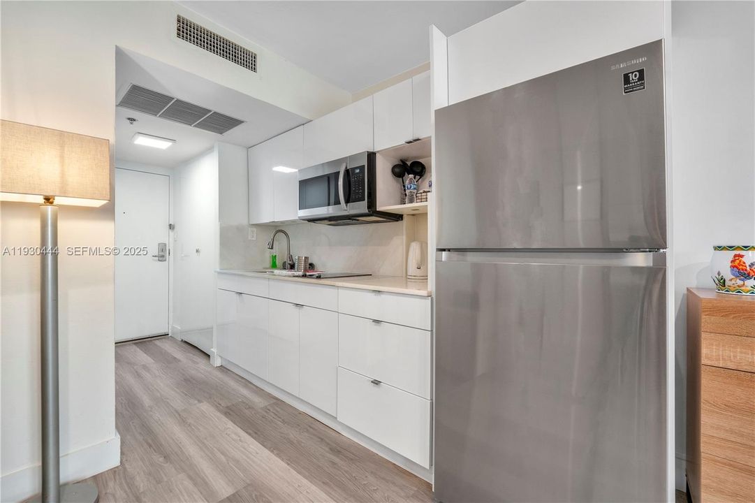 For Sale: $200,000 (0 beds, 1 baths, 360 Square Feet)