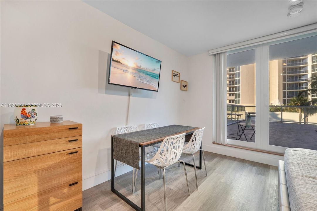 For Sale: $200,000 (0 beds, 1 baths, 360 Square Feet)