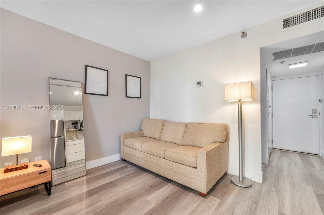 For Sale: $200,000 (0 beds, 1 baths, 360 Square Feet)