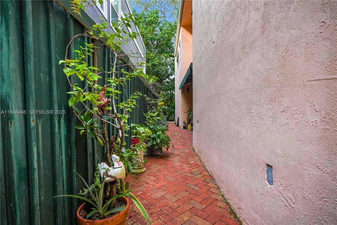 待售: $1,325,000 (3 贝兹, 3 浴室, 1575 平方英尺)