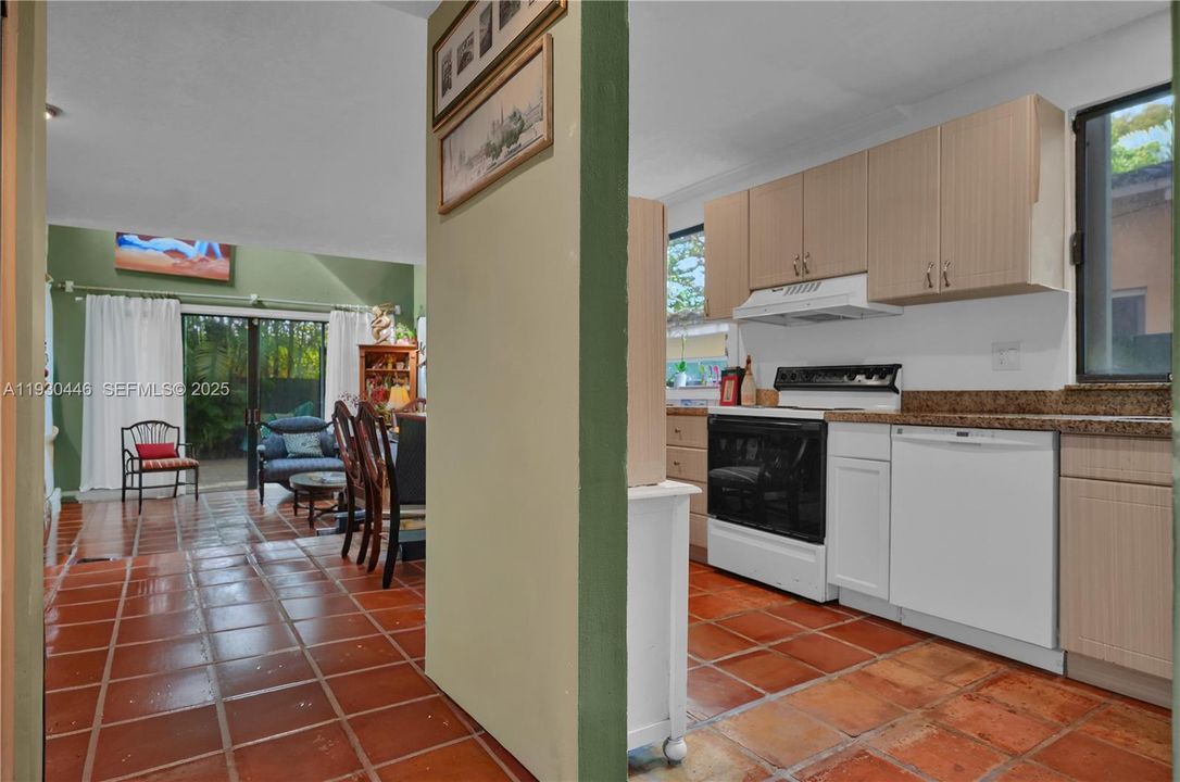 待售: $1,325,000 (3 贝兹, 3 浴室, 1575 平方英尺)