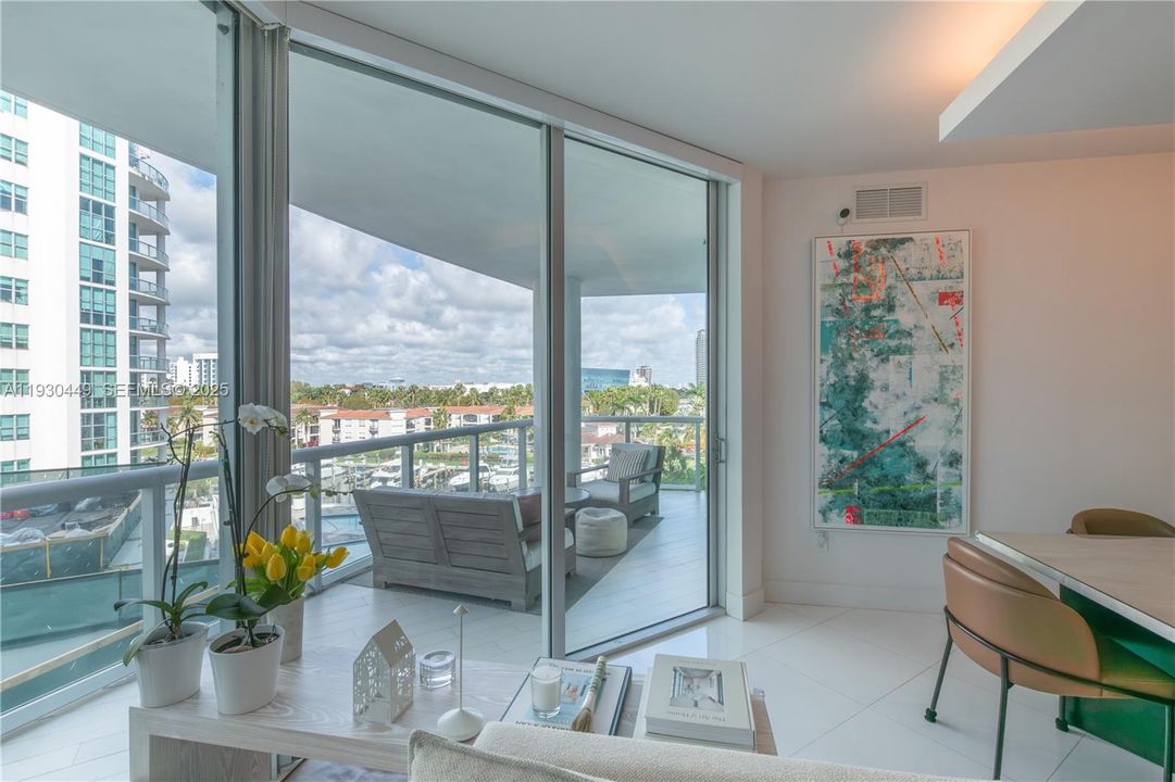 待售: $710,000 (2 贝兹, 2 浴室, 1432 平方英尺)