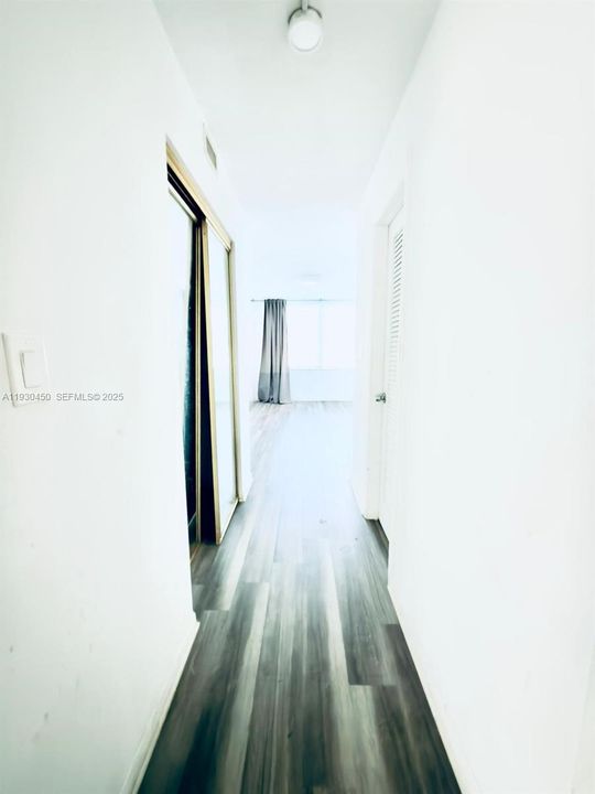 For Rent: $1,800 (1 beds, 1 baths, 898 Square Feet)