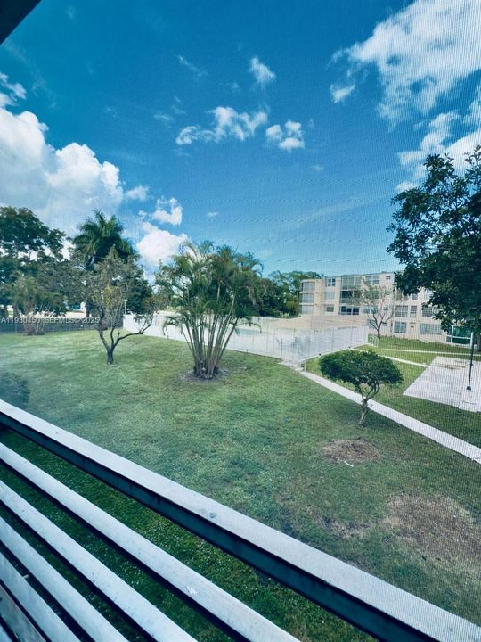 For Rent: $1,800 (1 beds, 1 baths, 898 Square Feet)