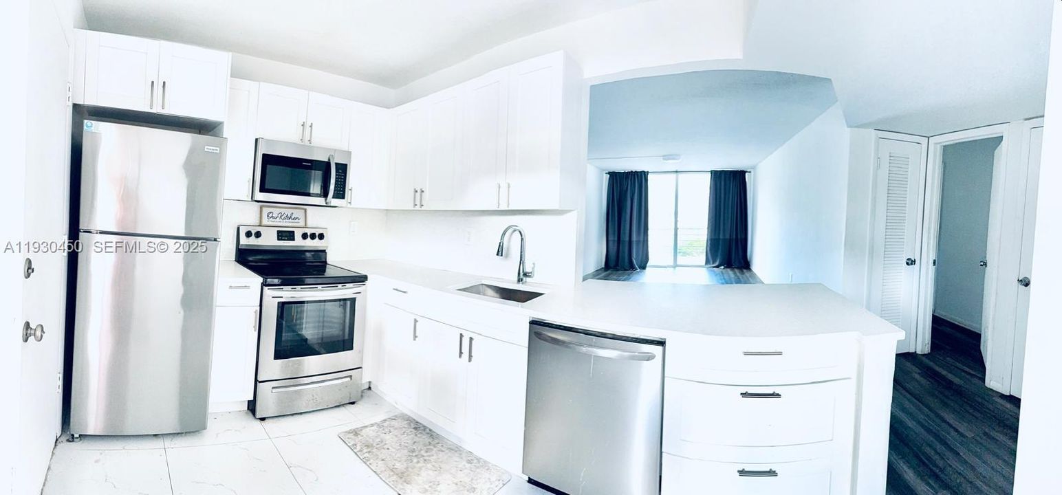 For Rent: $1,800 (1 beds, 1 baths, 898 Square Feet)