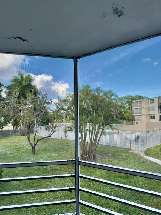 For Rent: $1,800 (1 beds, 1 baths, 898 Square Feet)