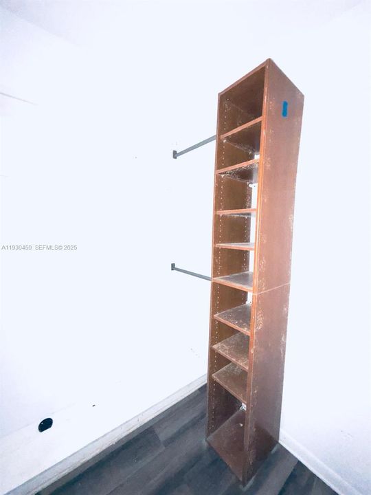 For Rent: $1,800 (1 beds, 1 baths, 898 Square Feet)