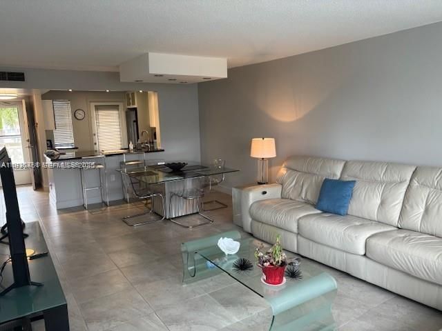 En Renta: $2,250 (1 camas, 1 baños, 749 Pies cuadrados)