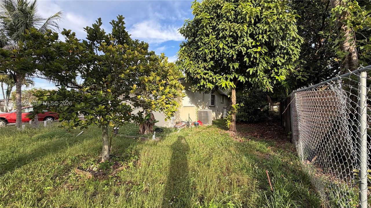 На продажу: $630,000 (4 спален, 2 ванн, 1640 Квадратных фут)