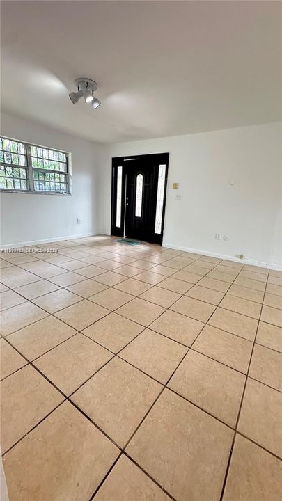 For Rent: $3,250 (3 beds, 2 baths, 1475 Square Feet)