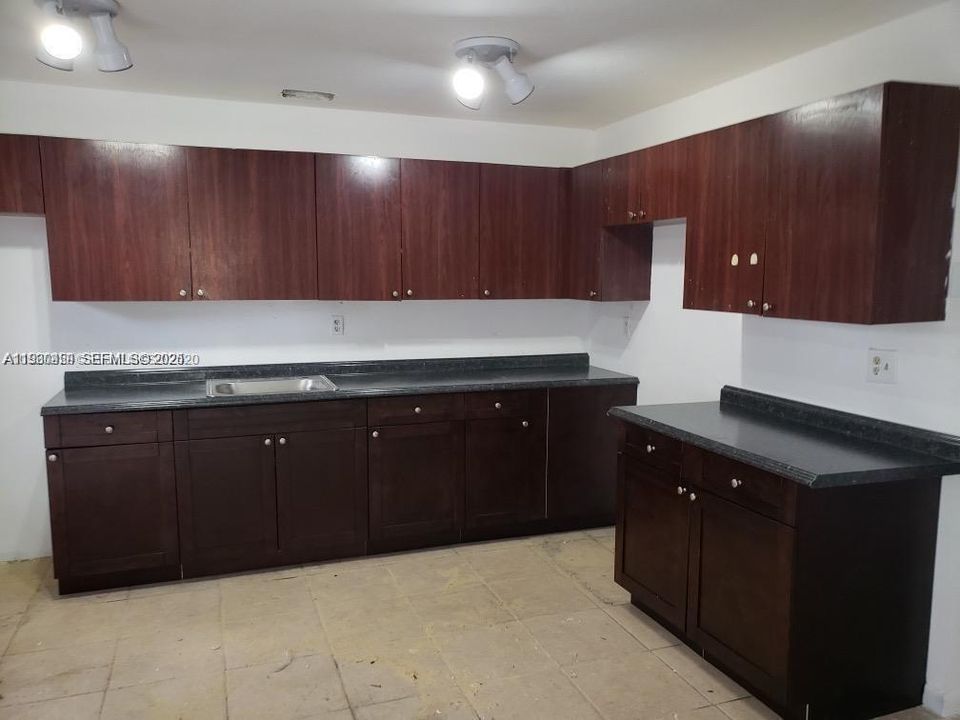 For Rent: $3,250 (3 beds, 2 baths, 1475 Square Feet)