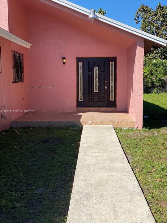 For Rent: $3,250 (3 beds, 2 baths, 1475 Square Feet)