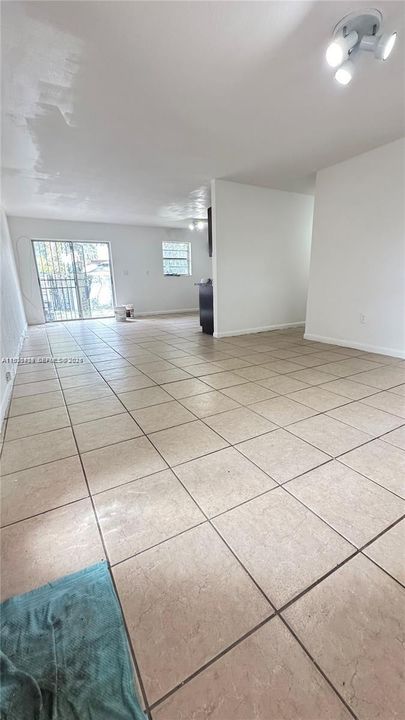 For Rent: $3,250 (3 beds, 2 baths, 1475 Square Feet)