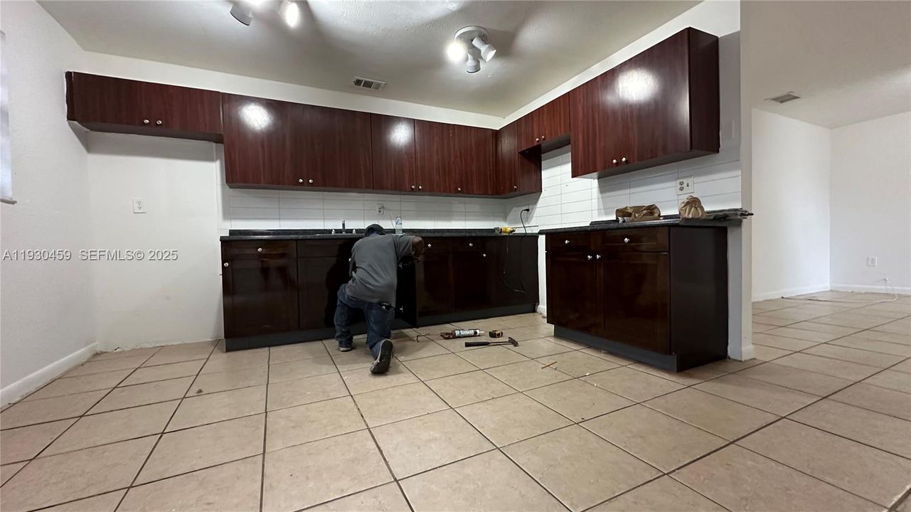 For Rent: $3,250 (3 beds, 2 baths, 1475 Square Feet)