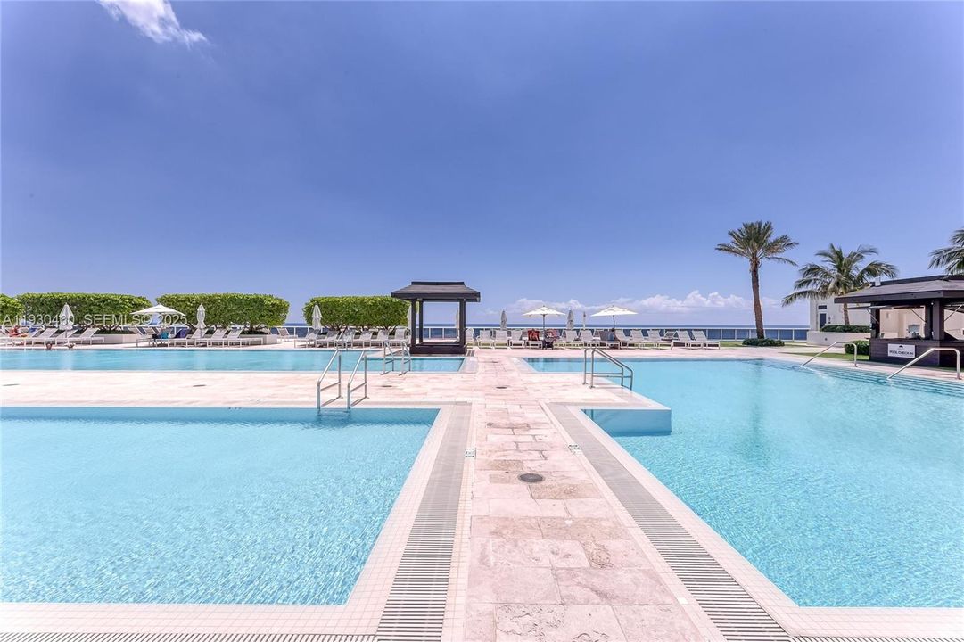 For Sale: $2,499,000 (3 beds, 3 baths, 2065 Square Feet)