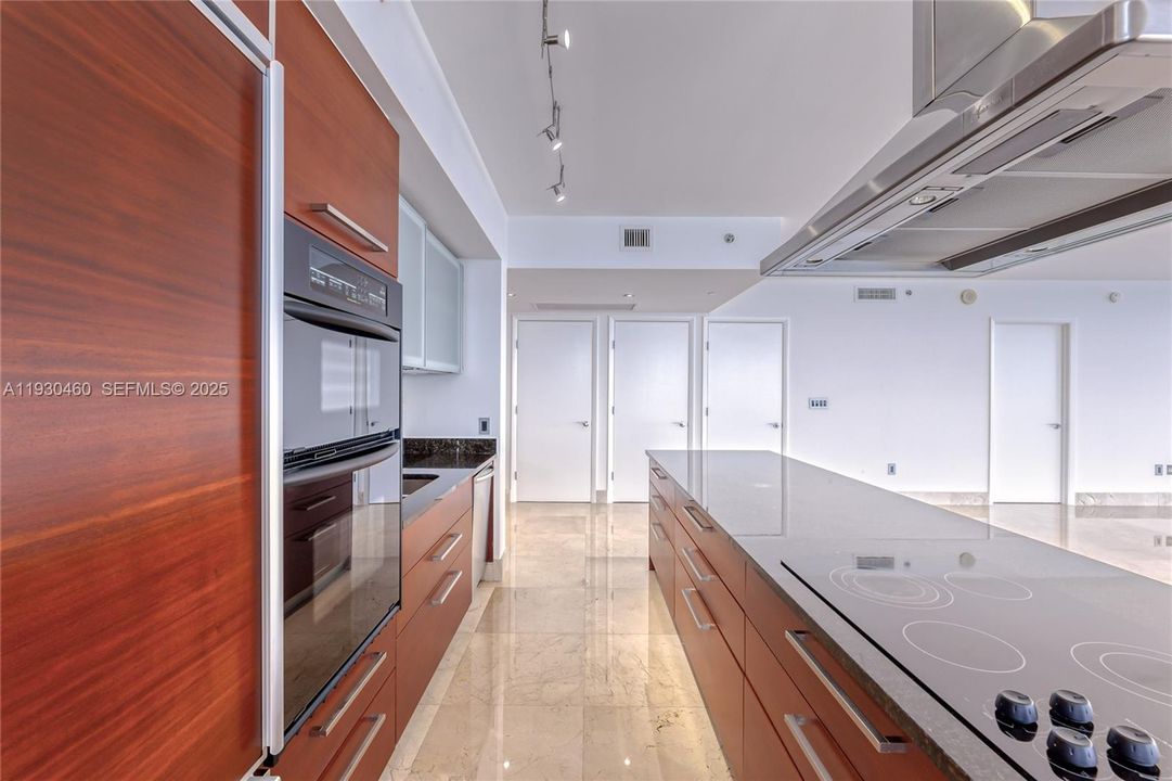 For Sale: $2,499,000 (3 beds, 3 baths, 2065 Square Feet)