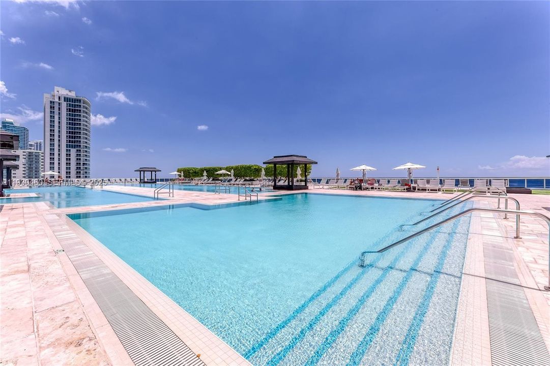 For Sale: $2,499,000 (3 beds, 3 baths, 2065 Square Feet)