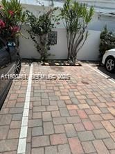 For Rent: $2,200 (1 beds, 1 baths, 690 Square Feet)