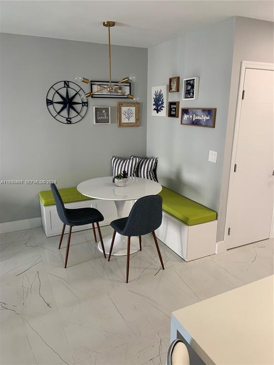 For Rent: $2,200 (1 beds, 1 baths, 690 Square Feet)