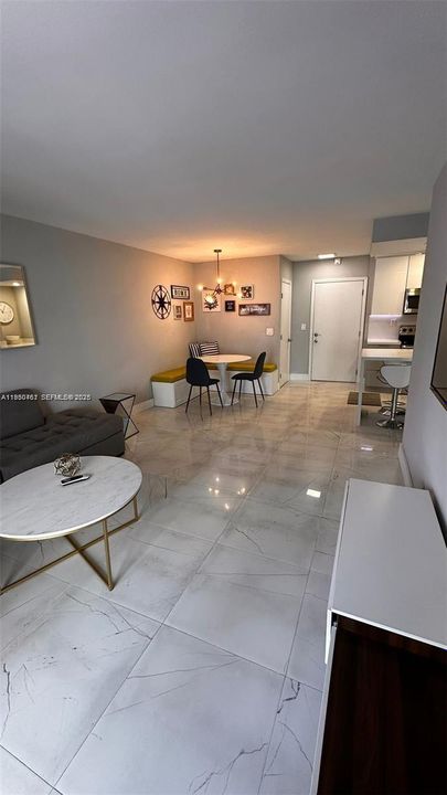 For Rent: $2,200 (1 beds, 1 baths, 690 Square Feet)