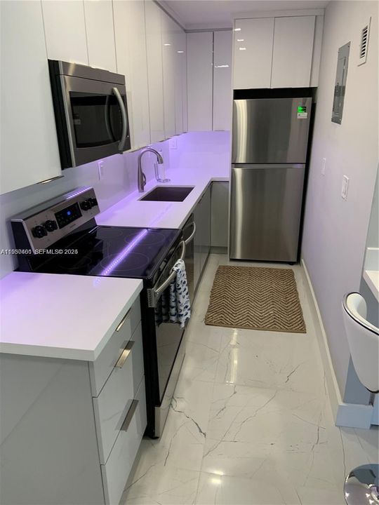 For Rent: $2,200 (1 beds, 1 baths, 690 Square Feet)