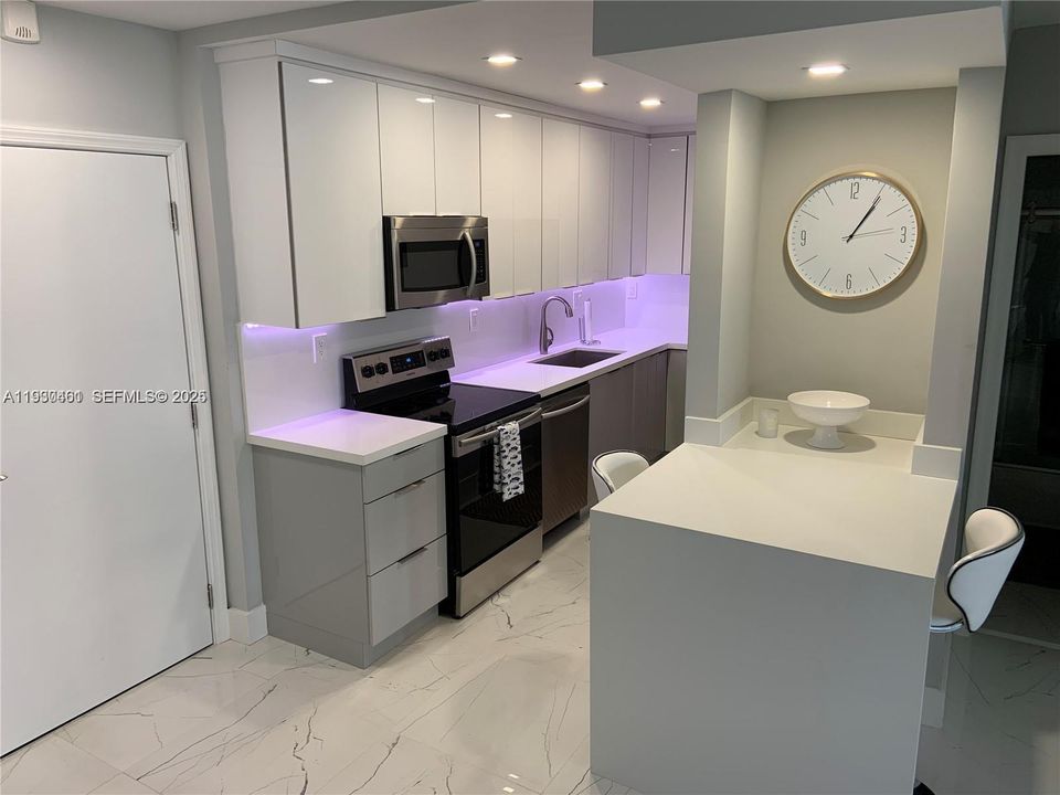 For Rent: $2,200 (1 beds, 1 baths, 690 Square Feet)