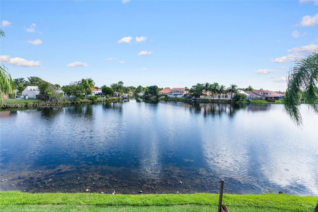 For Rent: $2,600 (2 beds, 2 baths, 1185 Square Feet)