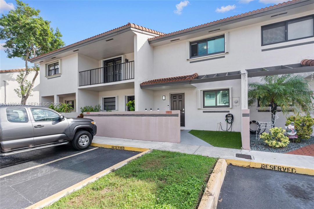 For Rent: $2,600 (2 beds, 2 baths, 1185 Square Feet)