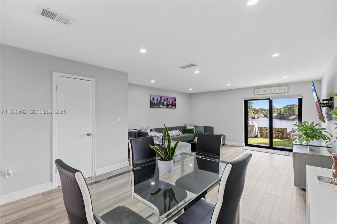 For Rent: $2,600 (2 beds, 2 baths, 1185 Square Feet)