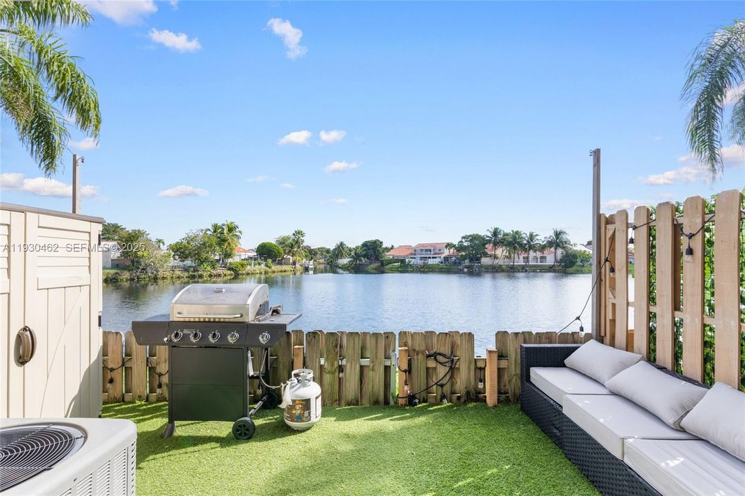 For Rent: $2,600 (2 beds, 2 baths, 1185 Square Feet)