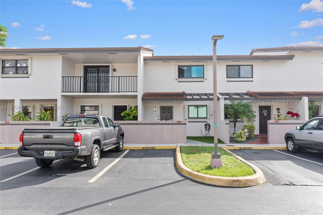 For Rent: $2,600 (2 beds, 2 baths, 1185 Square Feet)