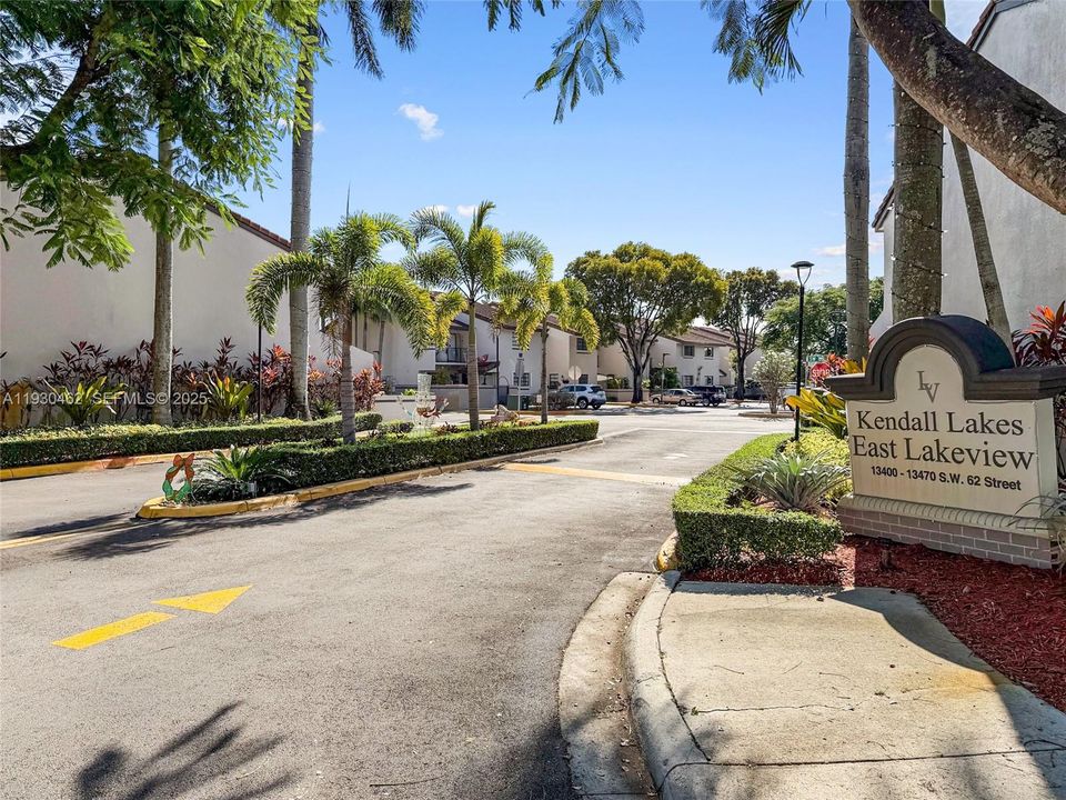 For Rent: $2,600 (2 beds, 2 baths, 1185 Square Feet)