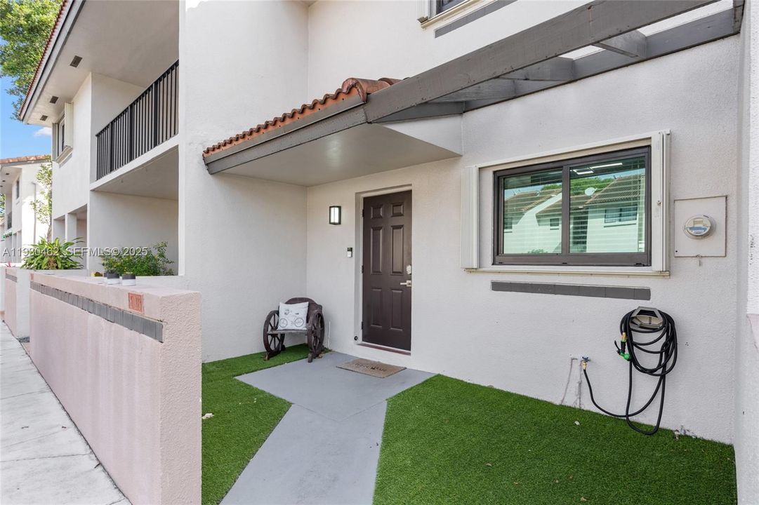 For Rent: $2,600 (2 beds, 2 baths, 1185 Square Feet)