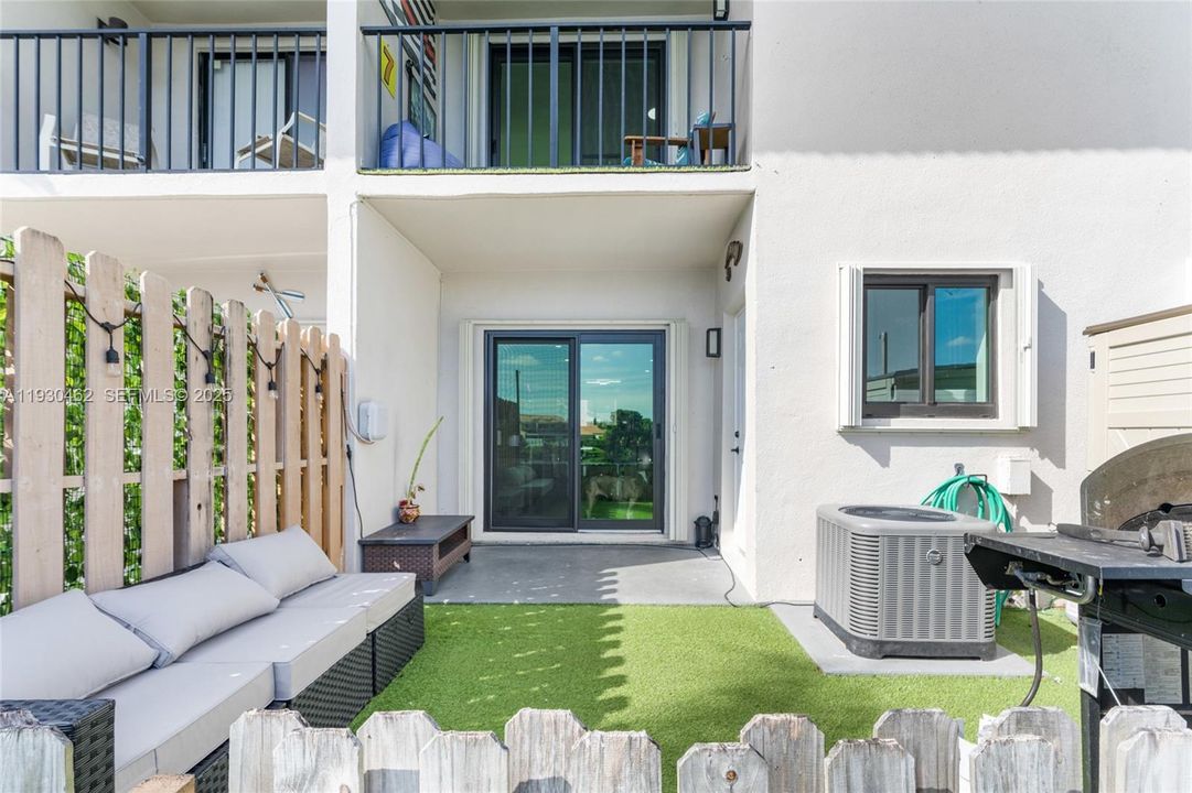 For Rent: $2,600 (2 beds, 2 baths, 1185 Square Feet)