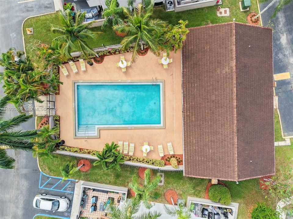 For Rent: $2,600 (2 beds, 2 baths, 1185 Square Feet)