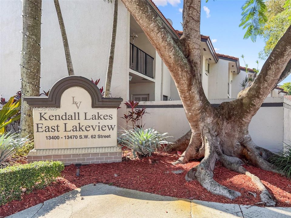 For Rent: $2,600 (2 beds, 2 baths, 1185 Square Feet)