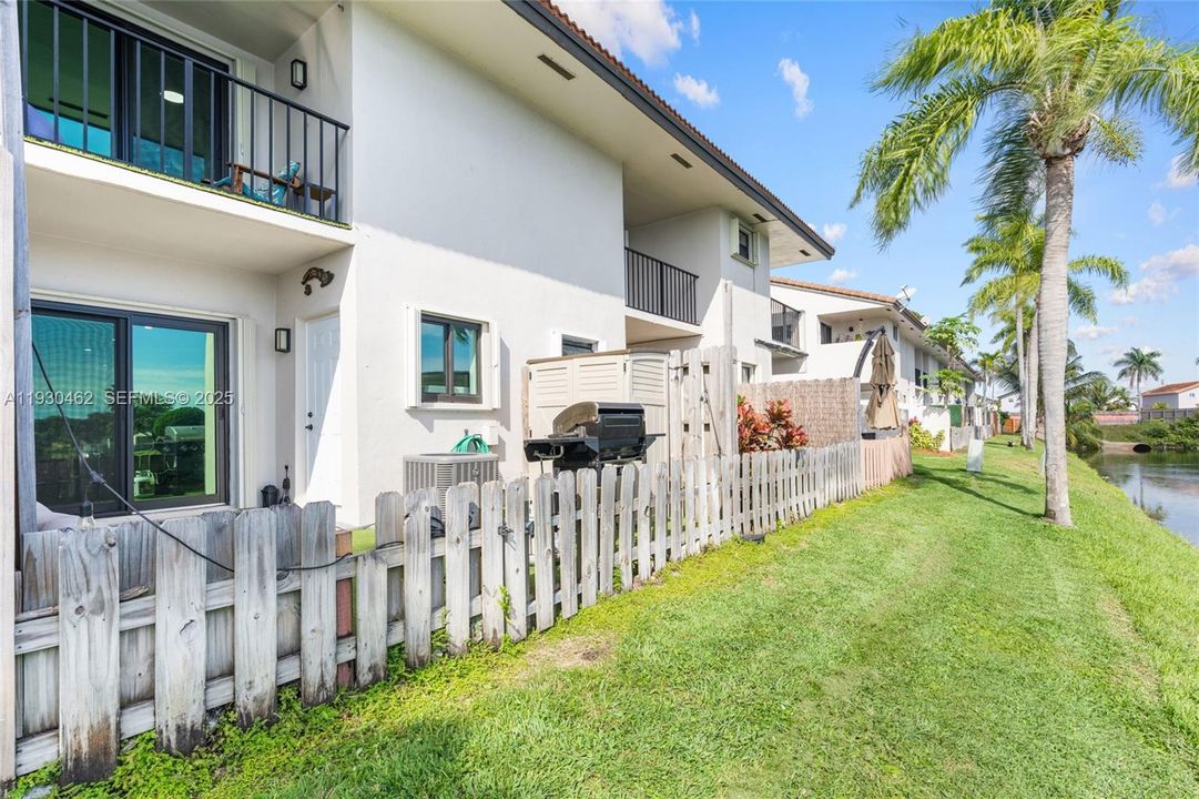 For Rent: $2,600 (2 beds, 2 baths, 1185 Square Feet)