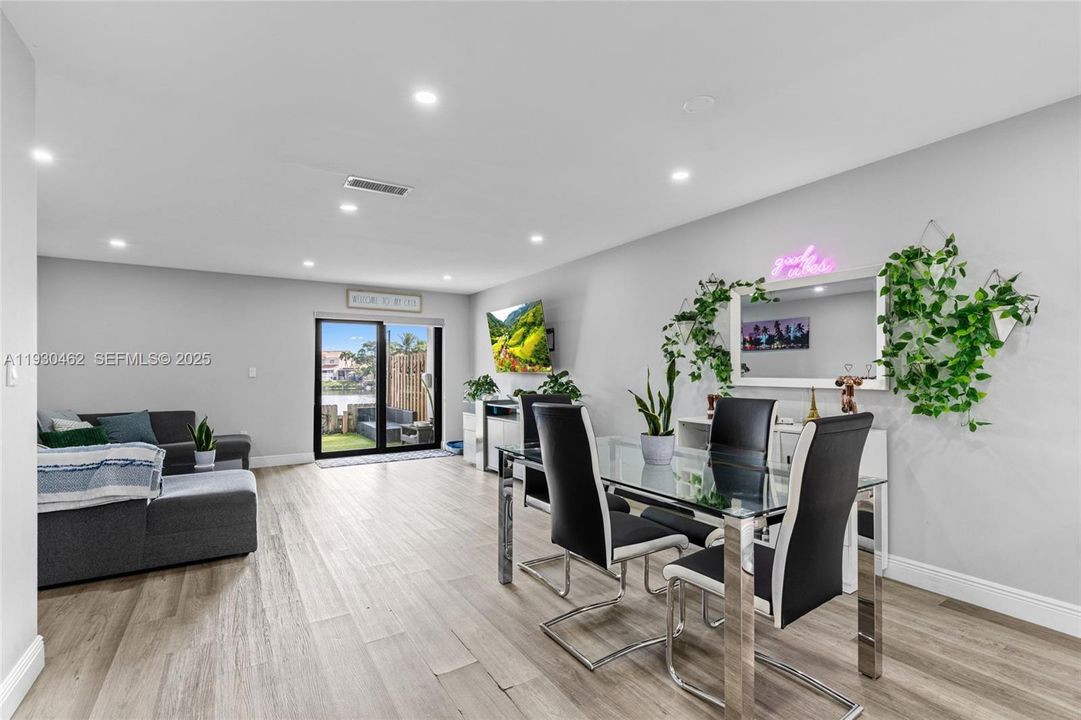 For Rent: $2,600 (2 beds, 2 baths, 1185 Square Feet)