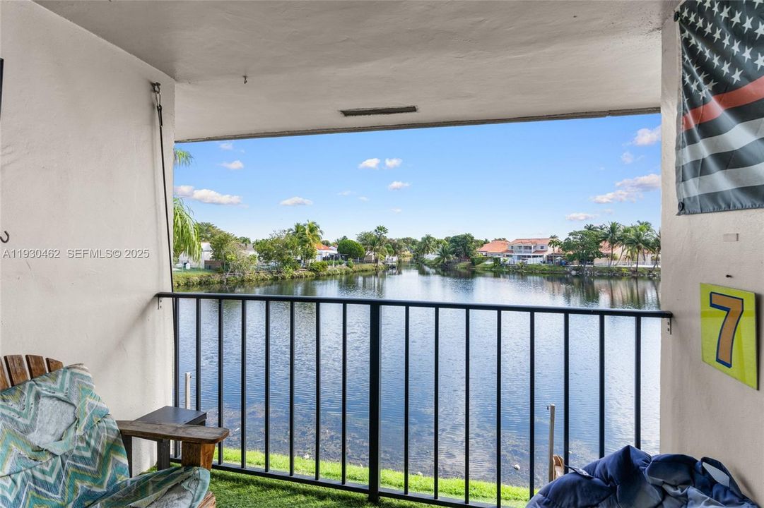 For Rent: $2,600 (2 beds, 2 baths, 1185 Square Feet)