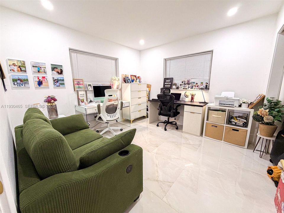 For Rent: $3,850 (3 beds, 2 baths, 1374 Square Feet)